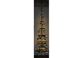 Dieser Baum wird von der Zimmerdecke abgehängt und kann mit allerlei Christbaumschmuck sowie Beleuchtungen bestückt werden.<br /><br />L/B/H: 190/60/60 cm<br />Material: Stahl, LED
